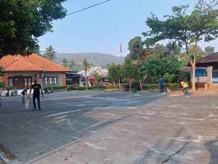 Kegiatan Rutin Jumat Bersih 